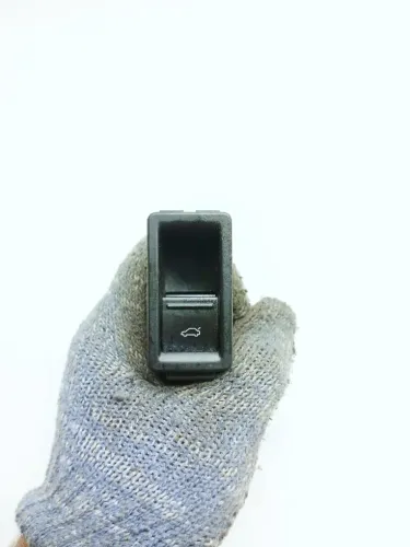 Botão Abertura Porta Malas Volkswagen Jetta 2016 1k0959831