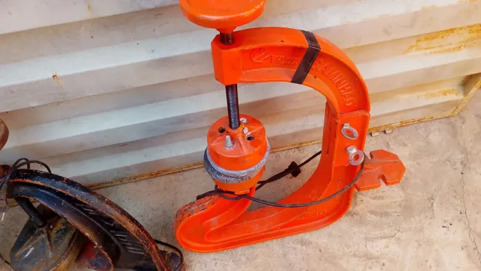 Vende se 3 máquinas de colar pneus