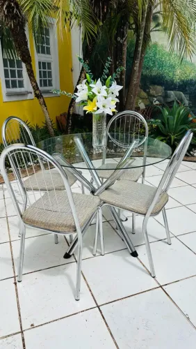 Mesa de vidro com 4 lugares