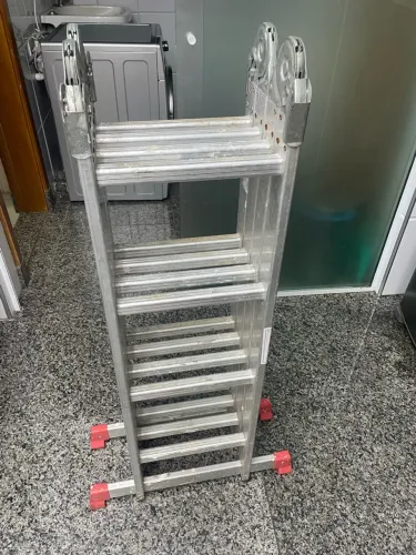 Escada articulada 16 degraus (4x4) de alumínio