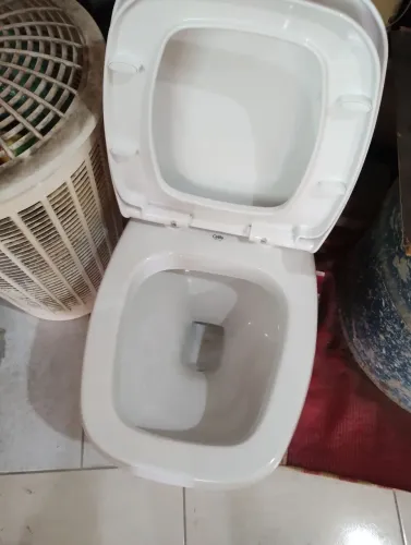 Vendo kit bacia marca Roca/Celite semi-nova , tenho nota fiscal da Sodimac  no vlr 937,00.