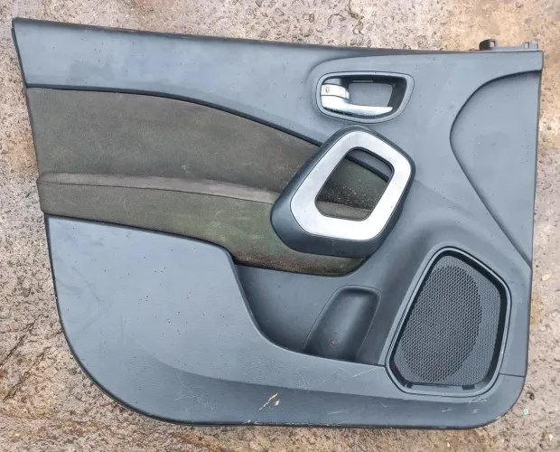 Forro de porta dianteira Fiat Toro 16 a 17