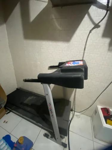 Esteira elétrica Dream Fitness Speed 2.5 funcionando