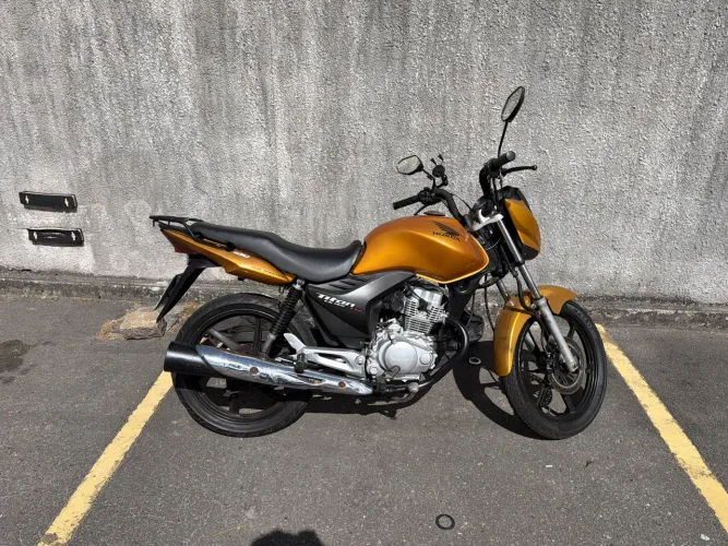 Vendo moto titan. 159 2011