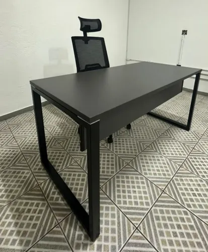 Mesa de Escritório Diretor 150x70 Preta Estrutura Metálica Corporativa Industrial