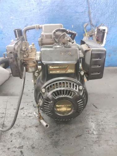 Motor 4 tempos Toyama  40 xp para compactador de solo 