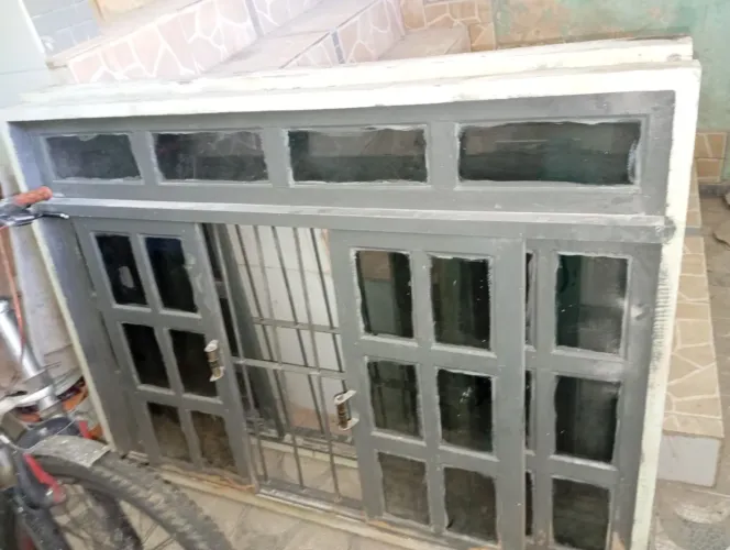 VENDE-SE DUAS JANELAS GRANDES