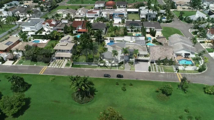 Terreno à Venda no Condomínio Acapulco Guarujá, Frente Praça