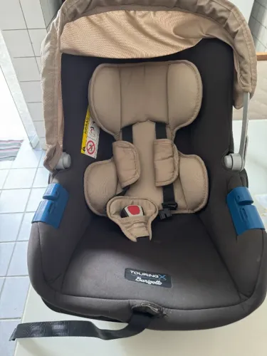 Bebê conforto Touring X Burigotto