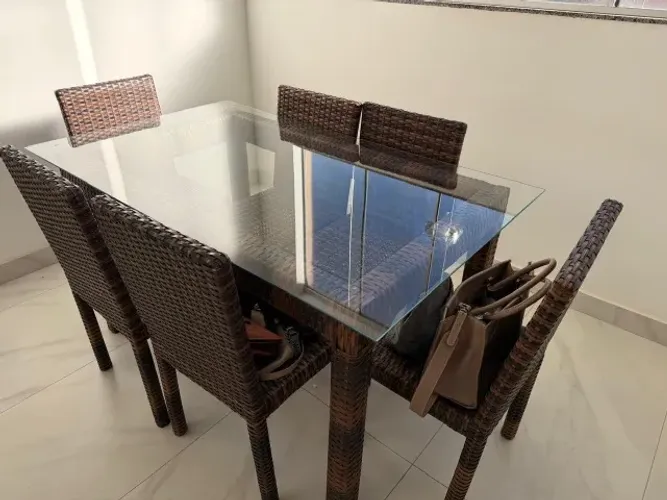 Mesa de Jantar + 06 cadeiras