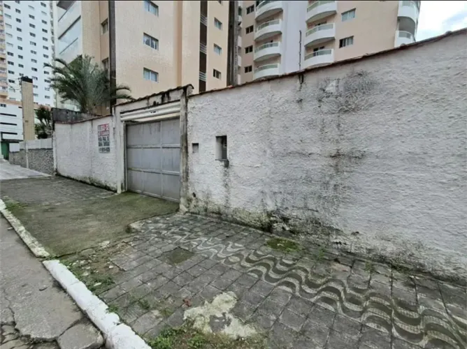 Vaga de garagem em estacionamento fechado 