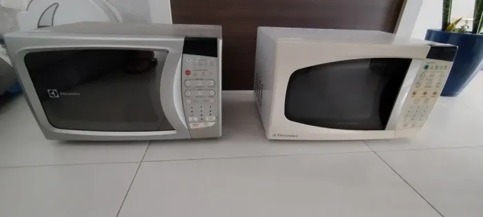 Vendo 2 micro-ondas Electrolux - excelente estado