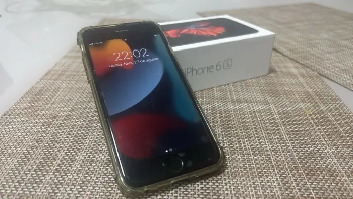 Iphone 6s Prata 64 GB Original Saude da Bateria 100% com película 3D e capinha Usado
