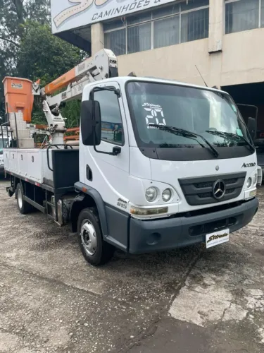 MB ACCELO 815 ANO 2020 CESTO AÉREO