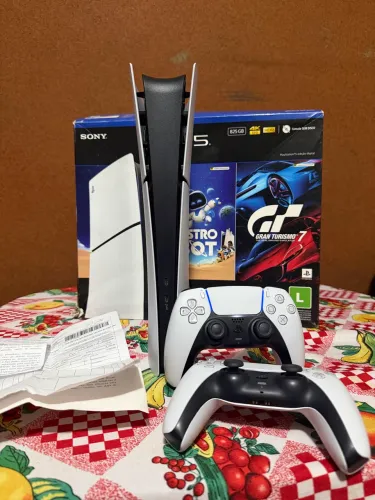 Ps5 slim digital com 2 controles