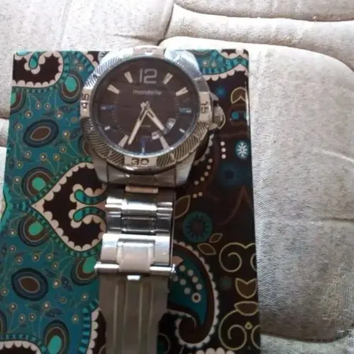 Relógio Casio e Mondaine cada