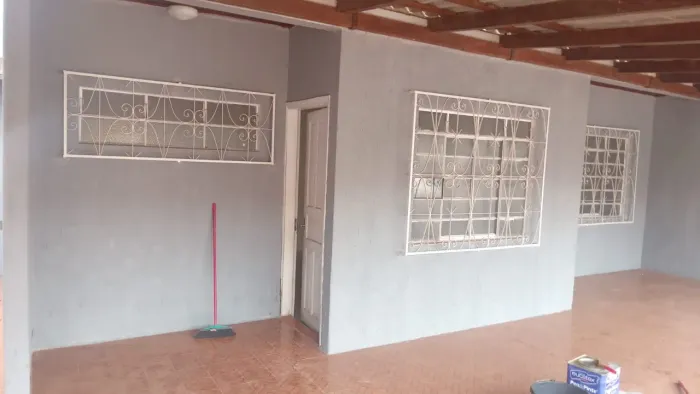 Alugo casa BNH