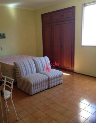 Kitnet para Alugar de 01 Quarto no Centro de Ribeirão Preto com Cozinha Completa em Armári
