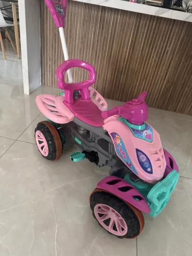 Triciclo infantil feminino super conservado 