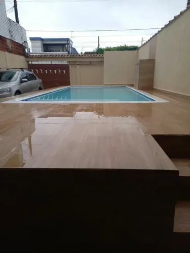 Casa com piscina- Espaço QeR- Esmeralda Pg