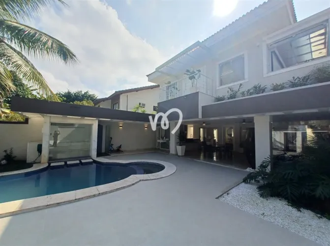 CASA TRIPLEX COM 4 SUITES PARA LOCAÇÃO - CONDOMINIO SANTA MONICA CLASSIC - BARRA DA TIJUCA