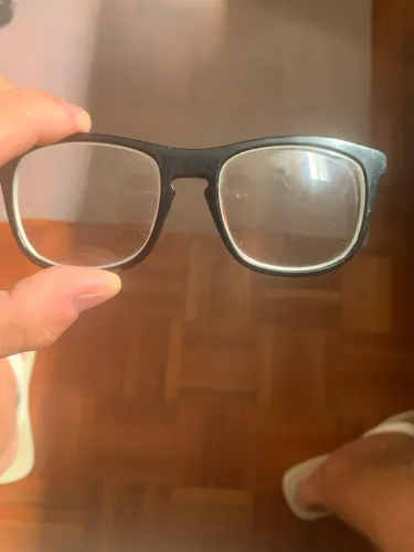 Lentes de grau 2.0 redondas(acompanha armação mas está quebrada)