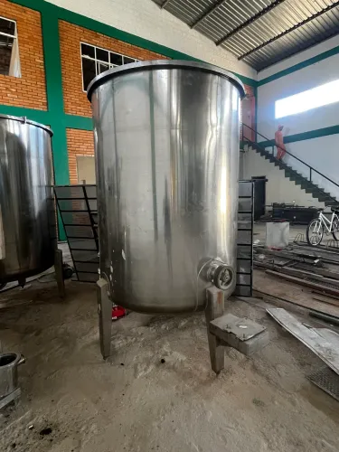 Vendo tanque de armazenamento industrial 