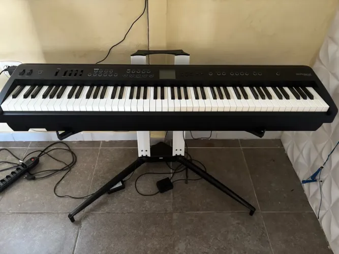 Piano roland FP-E50