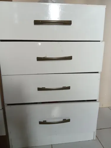 Vende-se cômoda branca