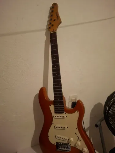 Vende-se guitarra