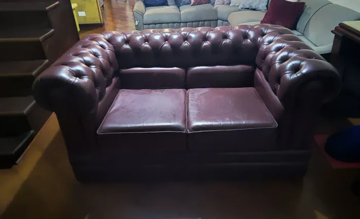 sofa couro legitimo 2 lugares