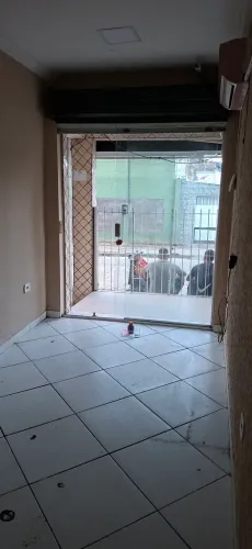 Alugo loja em água fria no térreo