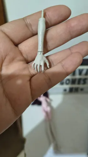 Monster High peça reposição braço direito Rochelle
