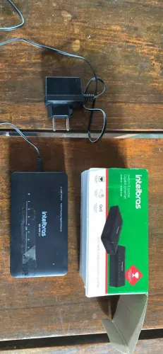 Switch Gigabit 8 Portas Intelbras SG 800 Q+ com Caixa
