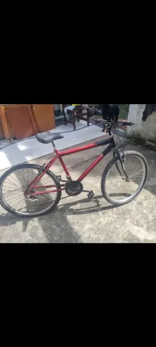 Bicicleta aro 26 - vermelha - com marcha