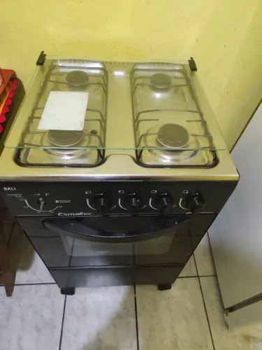 Fogão 4 bocas com excelente forno Esmaltec