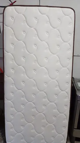 Colchão solteiro com pouco uso praticamente zerado
