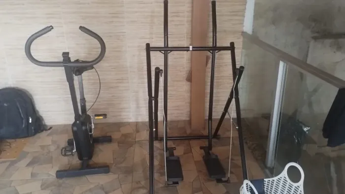 Vende-se Bicicleta ergométrica e Simulador de caminhada