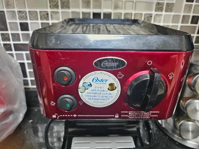 Cafeteira Espresso Double Oster Cor Vermelha