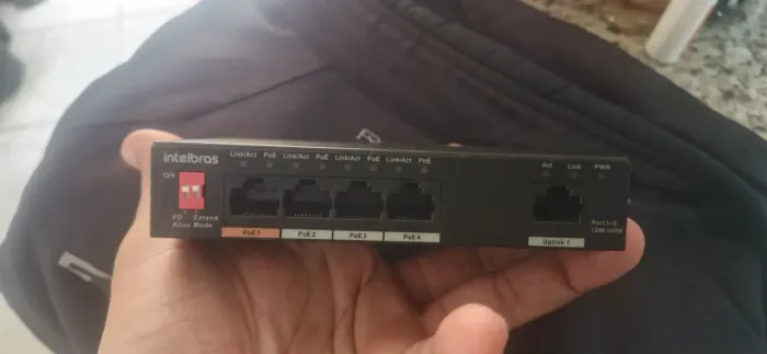 Switch intelbras sf500 hi - poe SKD fast com 5 portas poe 