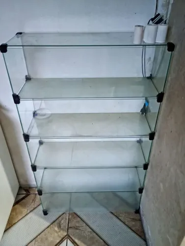 Vendo vitrine de loja , valor R$300,00 contato *