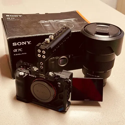 Kit Câmera Profissional Sony A7C + Lente 24-70 Gmaster + Monitor Feelworld
