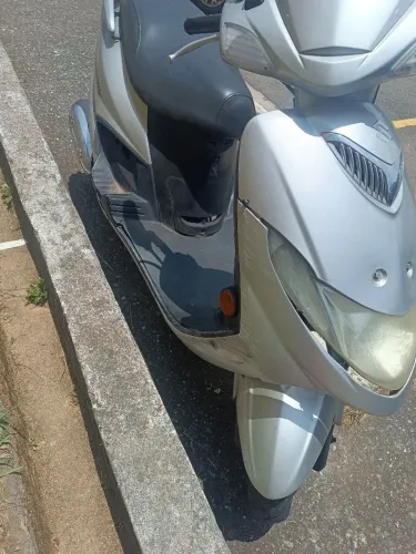 Vendo moto Burgman 5.000