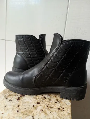 Bota preta conservada