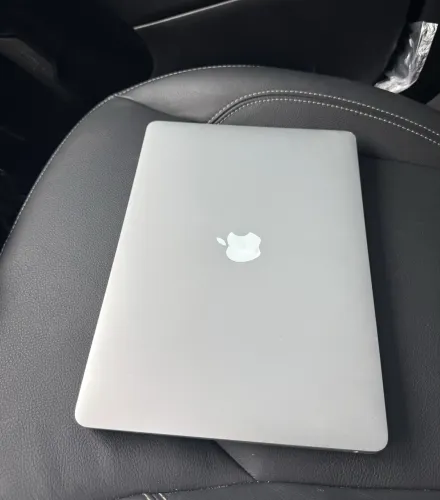 MacBook Air (M1, 2020) 8 GB - Tela Quebrada