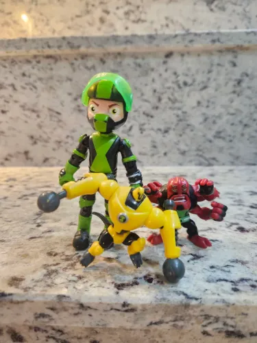 Bonecos Ben 10 Play Mates