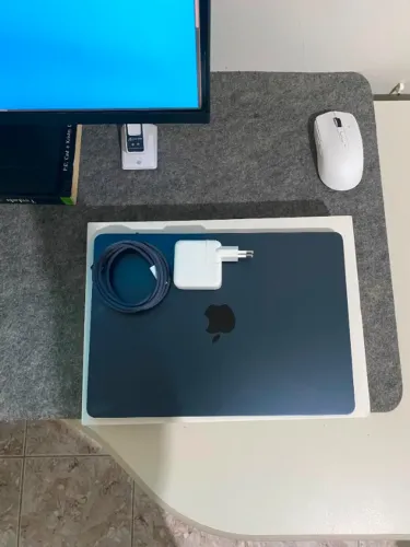 MacBook Air M3 13" (8GB RAM / 256GB SSD) - Cor Midnight