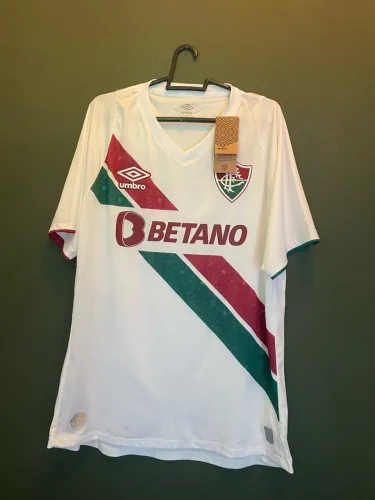 Camisa Fluminense na etiqueta 