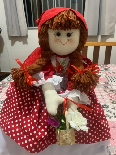 Boneca artesanal de tecido - 3 em 1 ( Chapeuzinho Vermelho, Vovó e Lobo Mal)