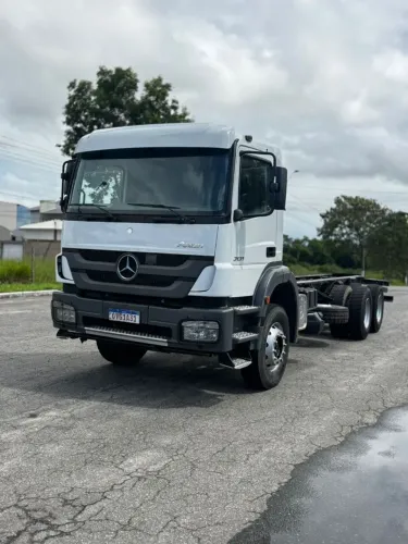 Caminhão MB 3131 com freio retarder